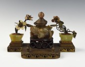 A SET OF CHINESE AGATE INKWELL