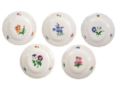 A set of eight Meissen dessert