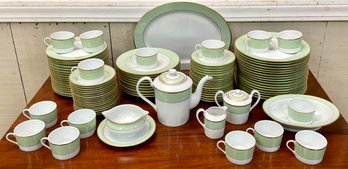 A set of Florentine Tilleul pattern
