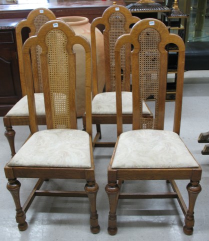 A SET OF FOUR OAK DINING CHAIRS