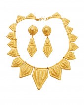 A SET OF HIGH KARAT GOLD JEWEL