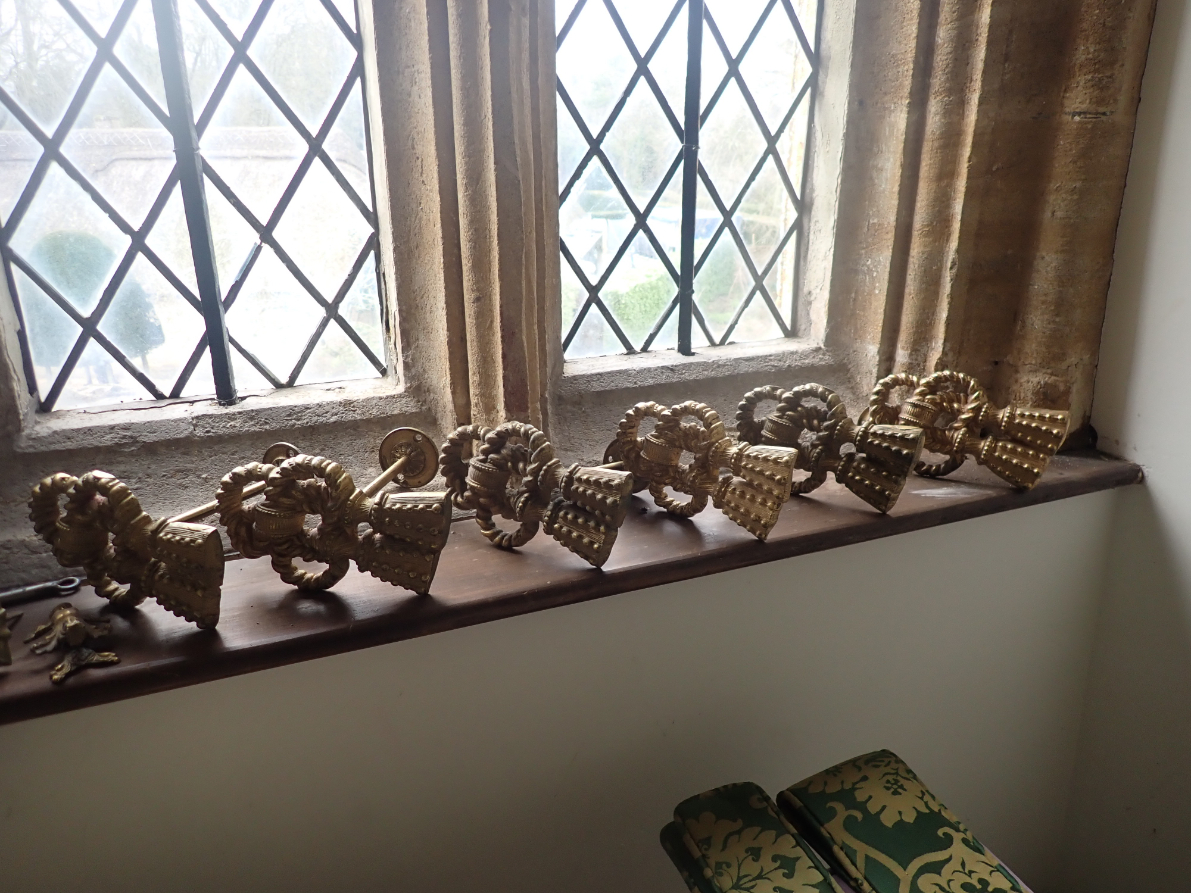 A SET OF SIX BRASS TASSEL PATTERN
