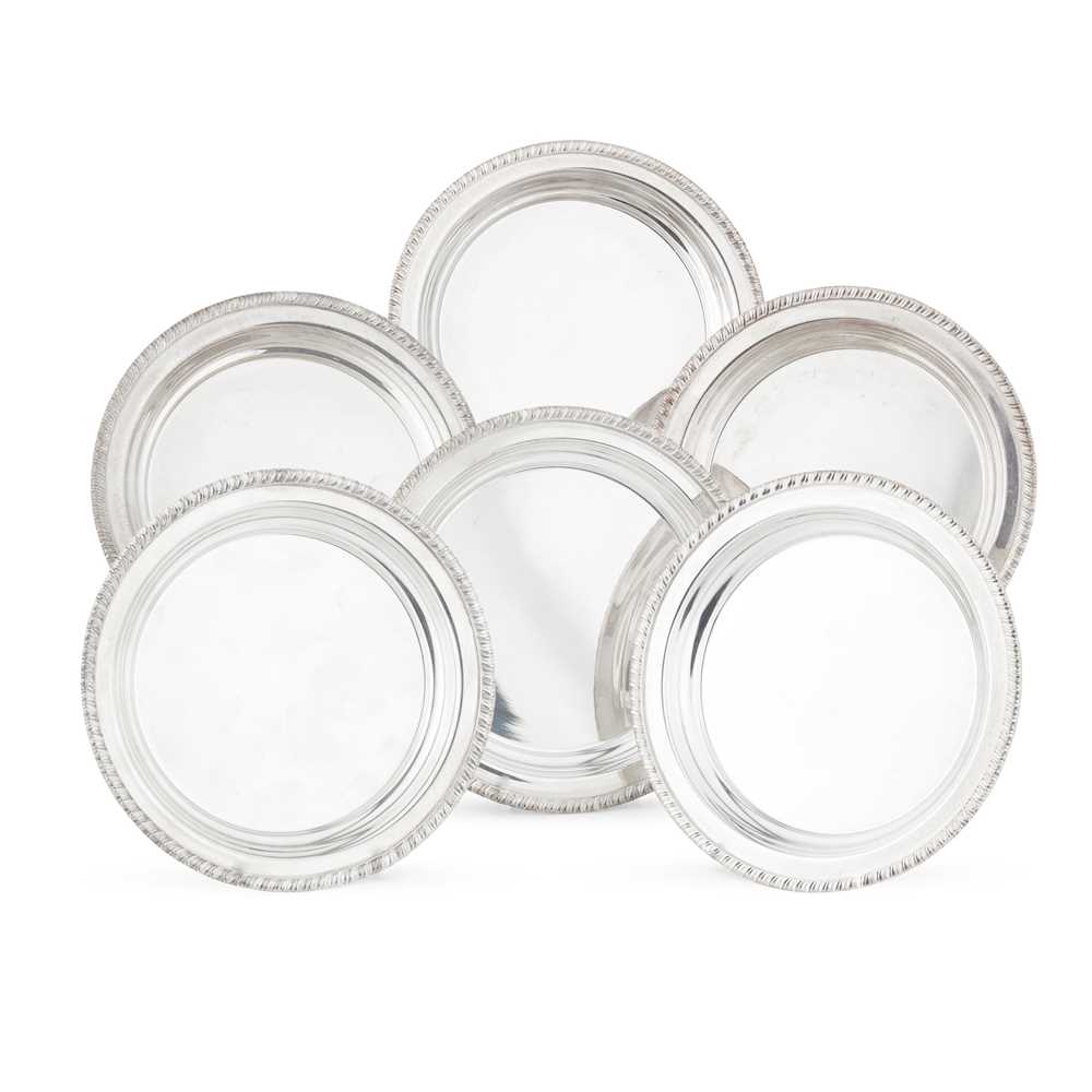A SET OF SIX MODERN SIDE PLATES