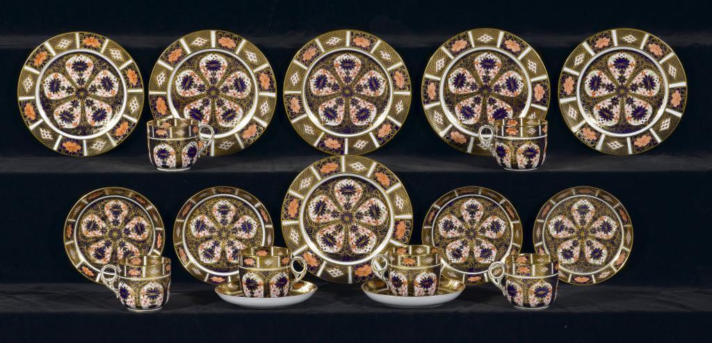 A SET OF SIX ROYAL CROWN DERBY