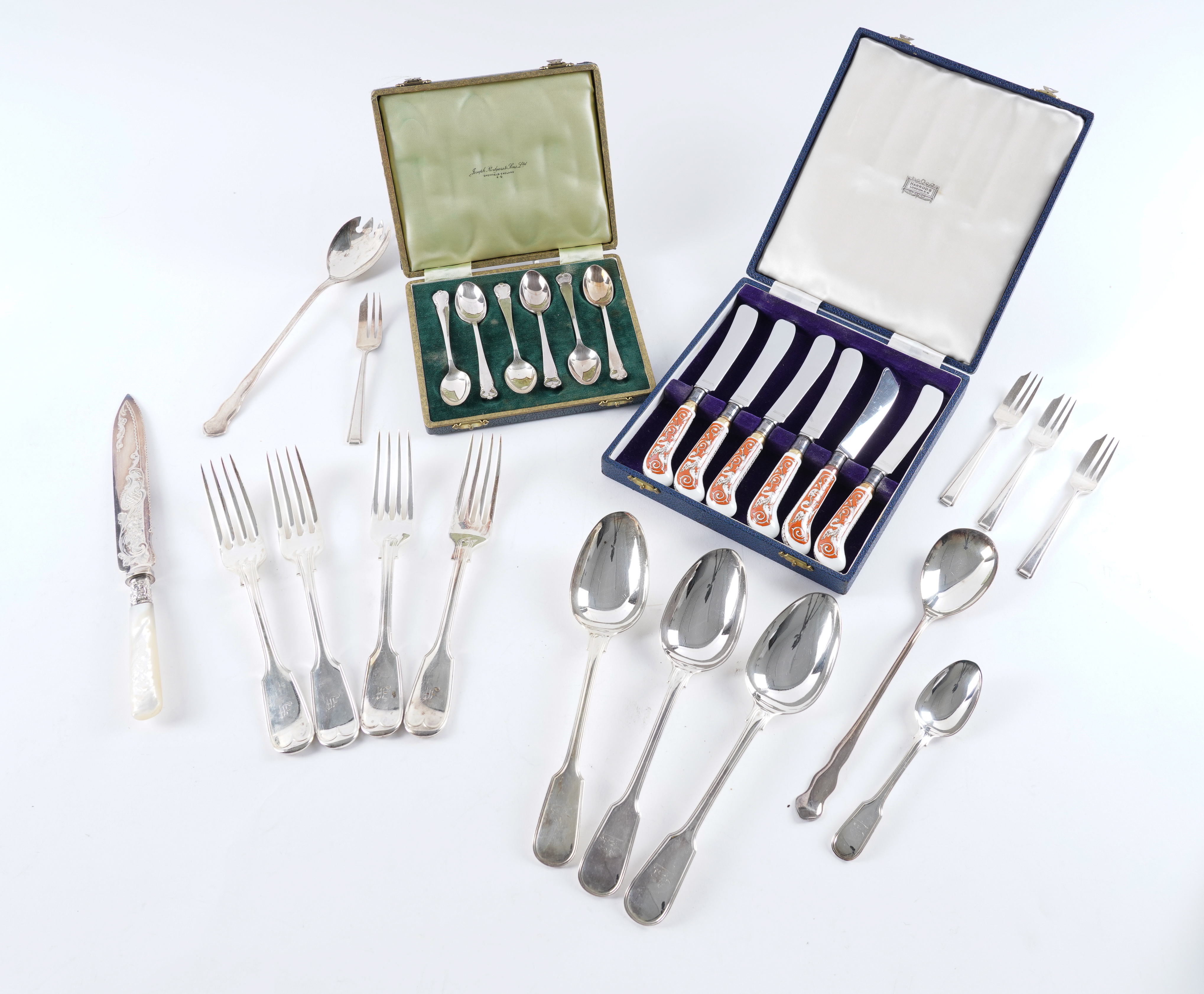 A SET OF SIX SILVER TEASPOONS AND A