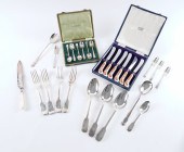 A SET OF SIX SILVER TEASPOONS