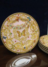 A SET OF SIXTEEN FINE CHINA SE