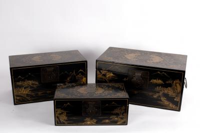 A set of three graduated Chinese
