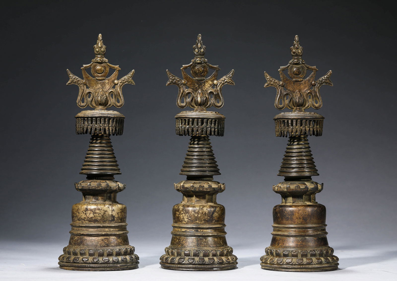 A SET OF TIBETAN GADANG STYLE ALLOY