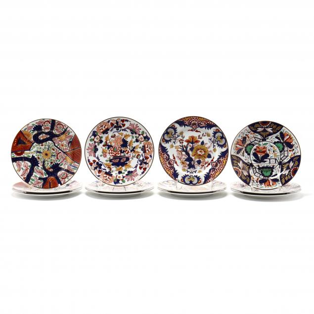 A SET OF TWELVE CLASSIC IMARI