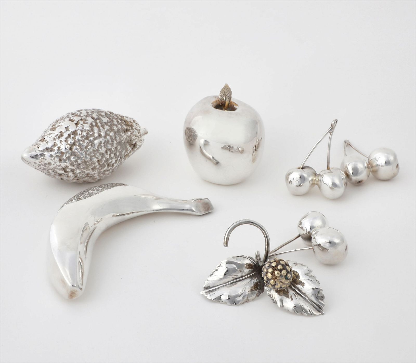 A SEVEN PIECE GROUP OF SILVER