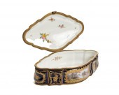 A SèVRES-STYLE LIDDED BOXA Sèv