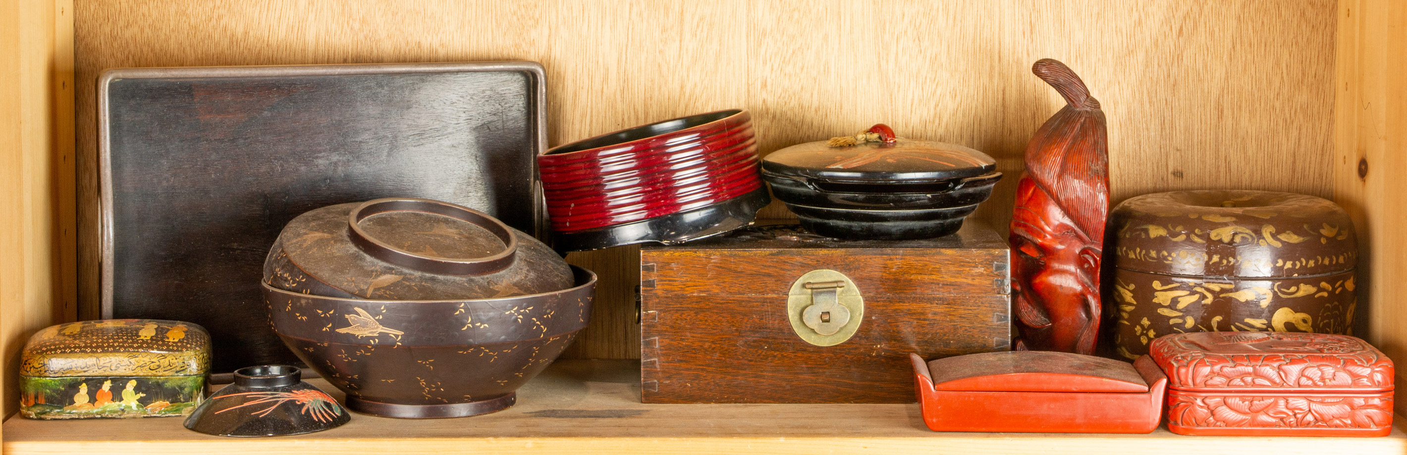 A SHELF OF ASIAN WOOD AND LACQUERED