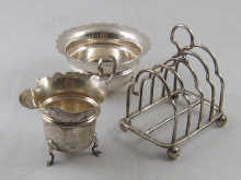 A silver cream jug and sugar bowl
