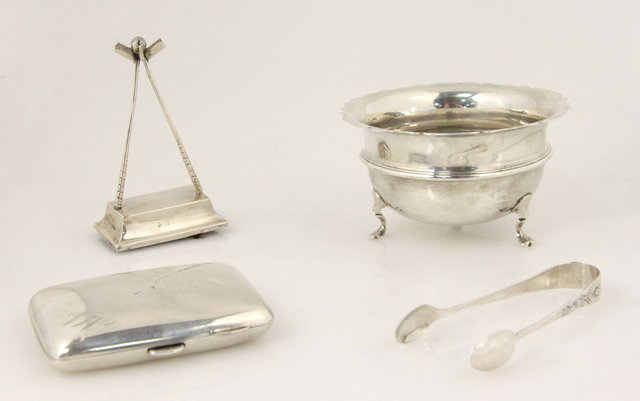 A silver golfing trophy marks