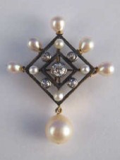 A silver on gold cultured pear
