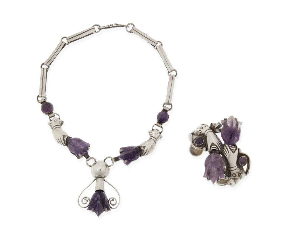 A SILVER PENDANT NECKLACE AND