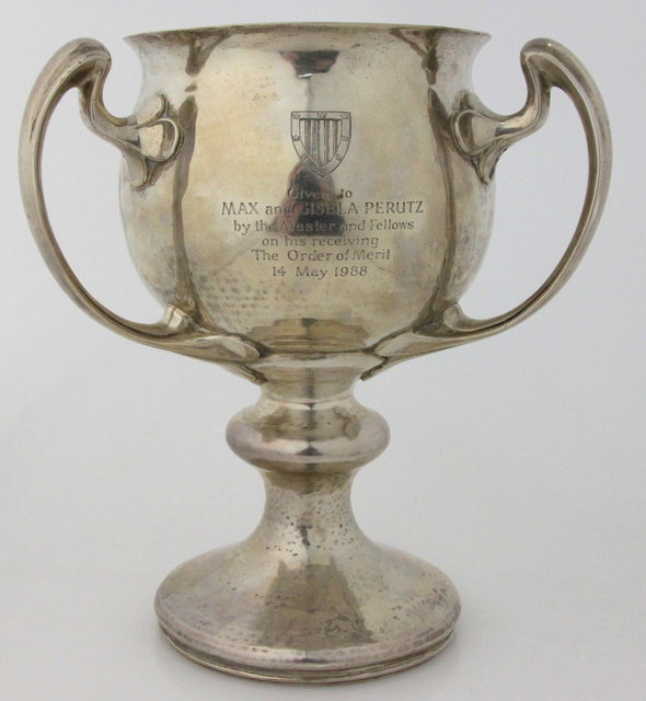 A silver presentation tyg