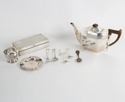 A silver teapot, Thomas Bradbury