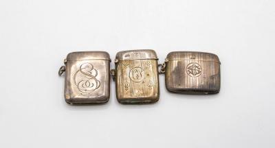 A silver vesta case with striker,