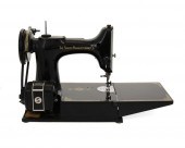 A SINGER FEATHERWEIGHT PORTABL