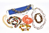 A SINGLE ROW NECKLACE OF UNIFO