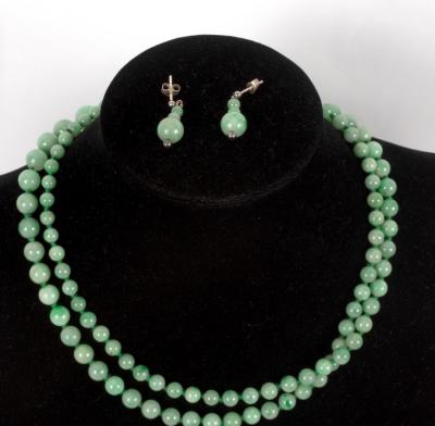 A single row of graduated jade