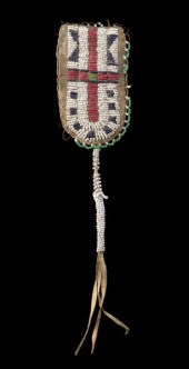 A SIOUX OR ARAPAHO BEADED POUC