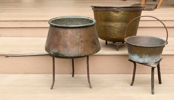 A small 19th C. brass bucket with