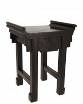 A SMALL CHINESE CARVED HARDWOO