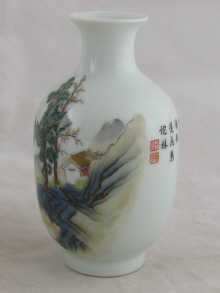 A small Chinese porcelain vase with