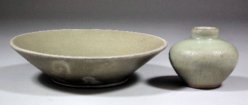 A small Chinese porcelaneous