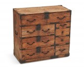 A SMALL JAPANESE TANSU CHESTA