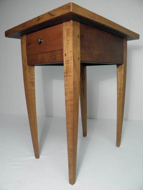 A small Maple finished shaker style