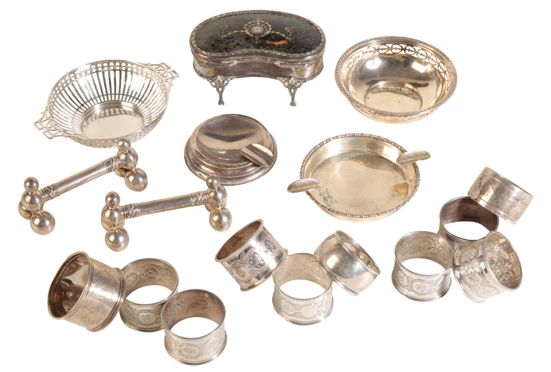 A SMALL QUANITY OF SILVER ITEMS