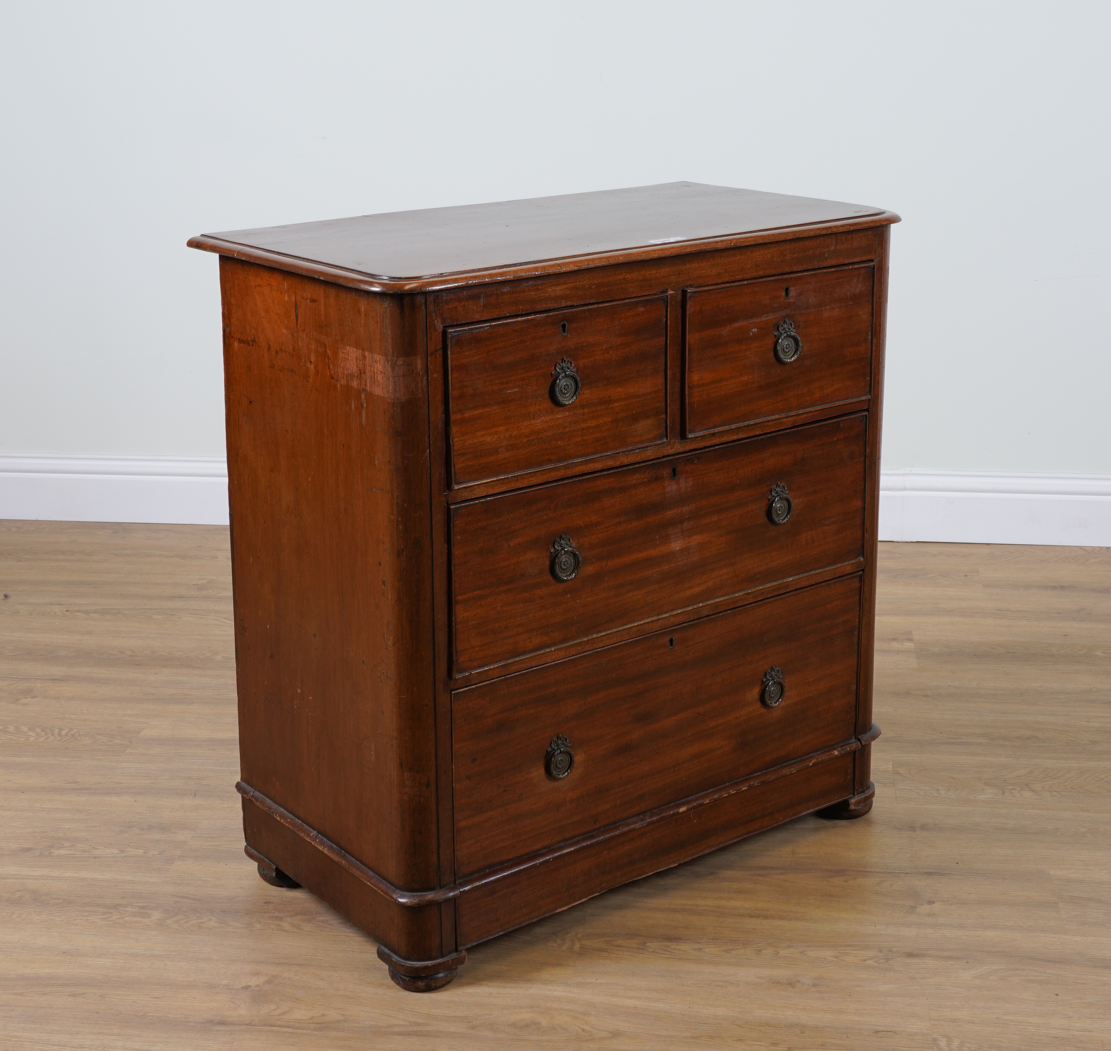 A SMALL VICTORIAN MAHOGANY FIVE