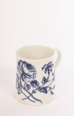 A small Worcester blue and white