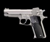 A SMITH & WESSON 9MM MODEL 659