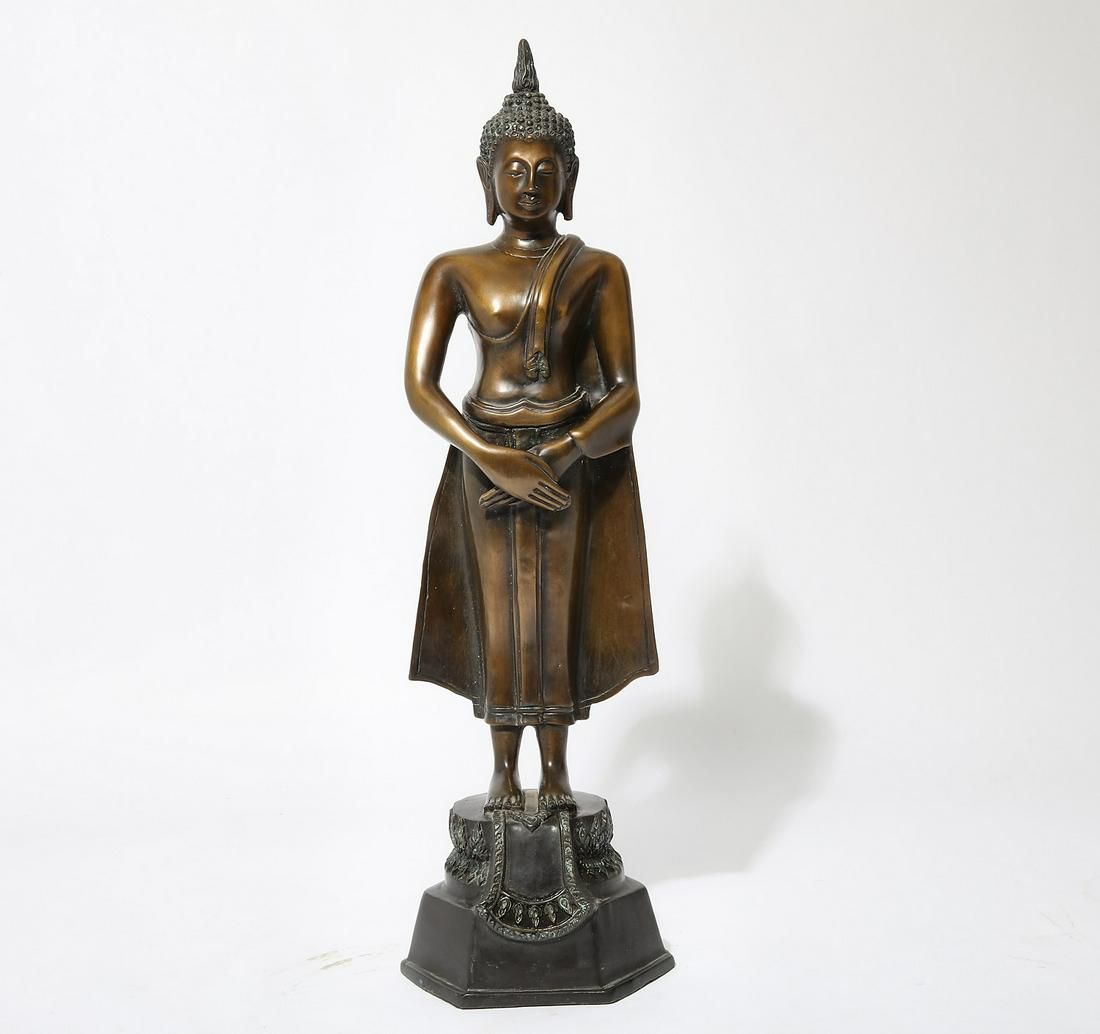 A SOUTHEAST ASIAN BRONZE FIGURE