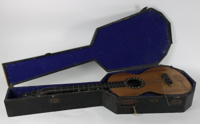 A Spanish guitar the circular sound