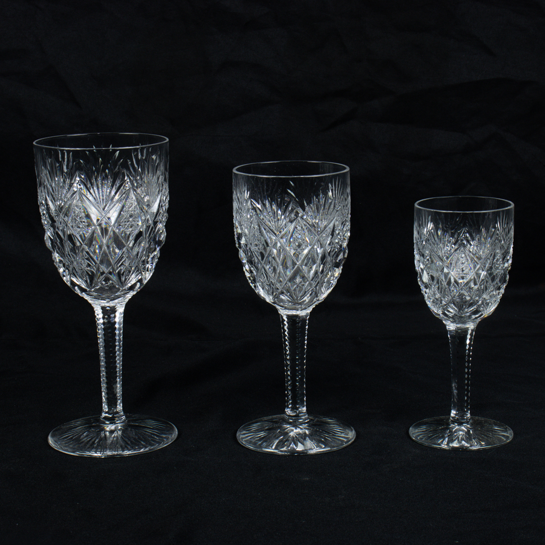 A ST. LOUIS CUT GLASS SUITE OF