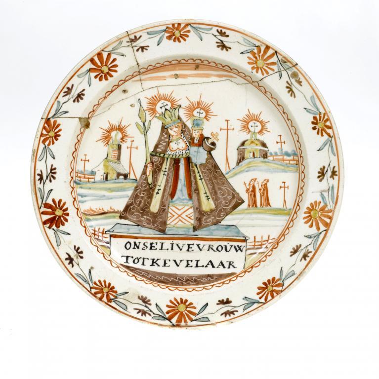 A STAFFORDSHIRE CREAMWARE PLATE