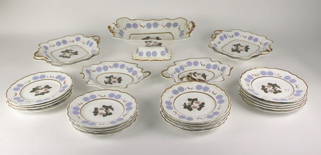 A Staffordshire porcelain dessert
