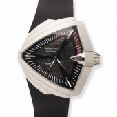 A STAINLESS STEEL WRISTWATCH,
