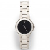 A STAINLESS STEEL WRISTWATCH,