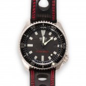 A STAINLESS STEEL WRISTWATCH,