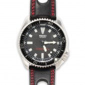 A STAINLESS STEEL WRISTWATCH,