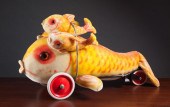 A STEIFF MOHAIR FISH PULL TOY.