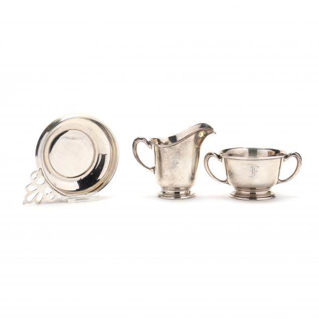 A STERLING SILVER CREAMER, SUGAR,