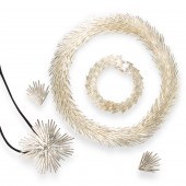 A STERLING SILVER JEWELRY SUIT